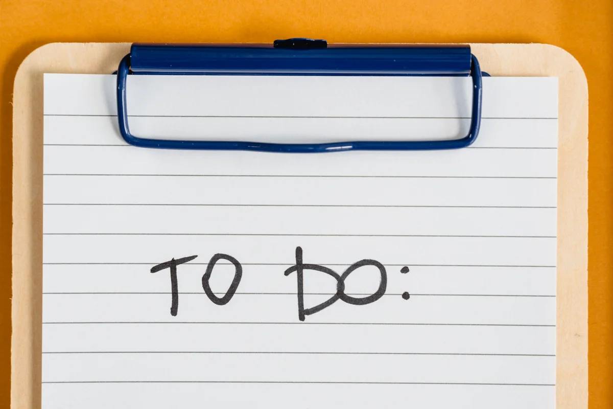 Simple to-do checklist on a clipboard